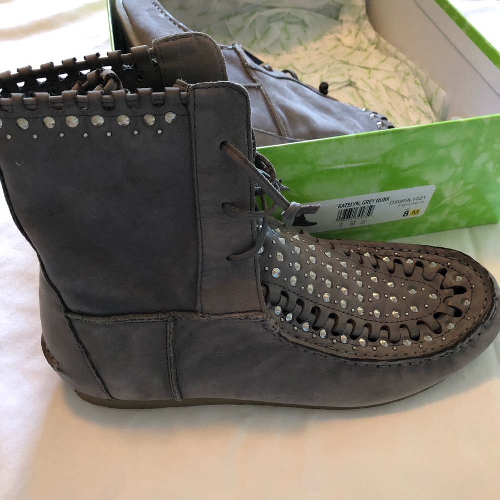 Sam Edelman moccasins sz 8 gray with cute details!